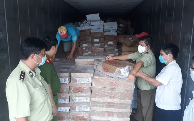 Phát hiện gần 20 tấn thực phẩm hôi thối chuẩn bị đến với người tiêu dùng
