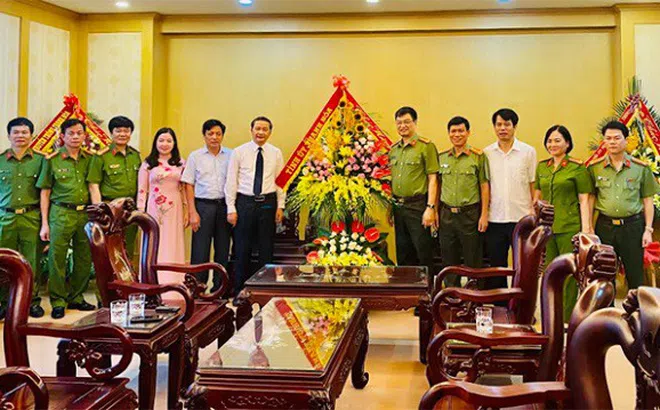 Tỉnh ủy Thanh Hóa chúc mừng cán bộ, chiến sĩ Công an nhân kỷ niệm 75 năm thành lập lực lượng CAND Việt Nam