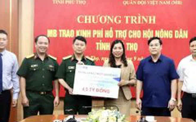 Phú Thọ: Trao 4,5 tỷ đồng cho Quỹ hỗ trợ nông dân nghèo