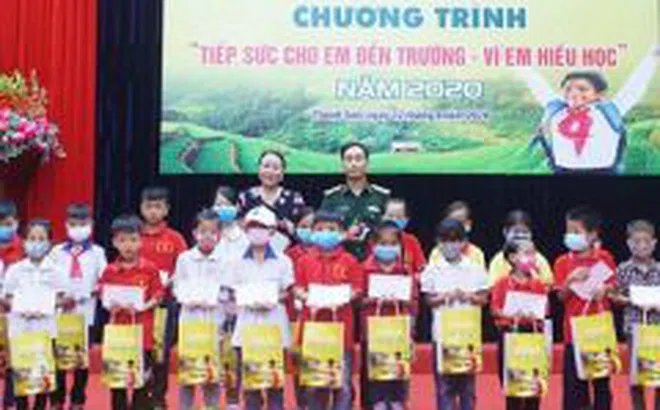 Phú Thọ: Hỗ trợ trên 5,1 tỷ đồng cho học sinh và nhà trường trong dịp đầu năm học 2020 - 2021