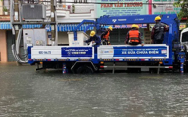 Cơ bản khôi phục cung cấp điện cho khách hàng bị ảnh hưởng bởi mưa lũ tại miền Trung