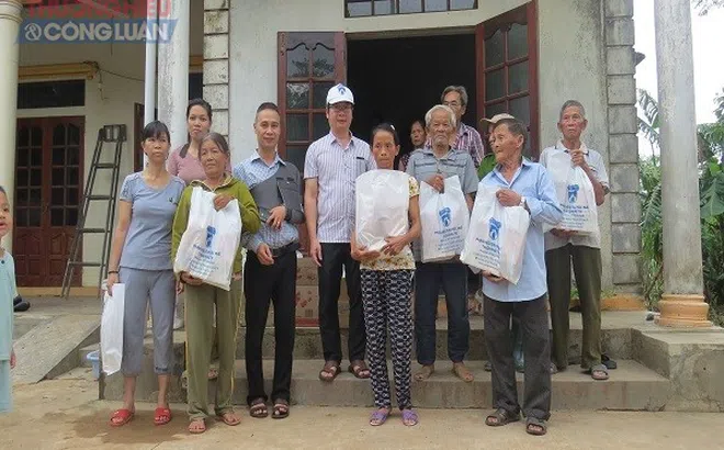 Phân hiệu Đại học Huế cứu trợ khẩn cấp người dân bị cô lập do mưa lũ