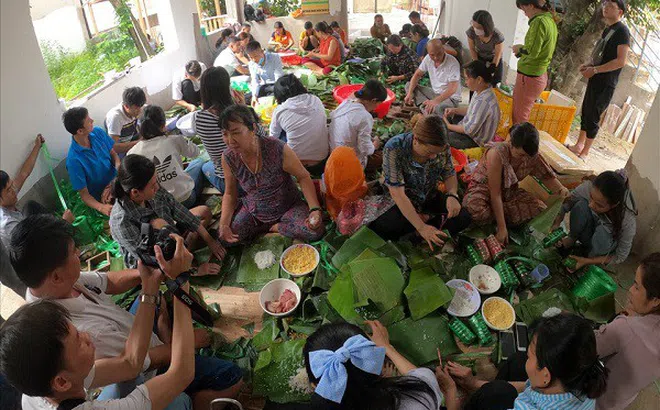Bình Dương: Gói 10.000 chiếc bánh ủng hộ đồng bào miền Trung
