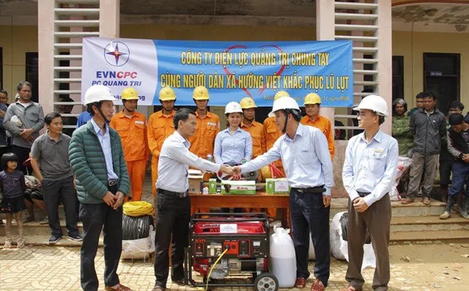 Sửa chữa, thay thế thiết bị điện miễn phí cho người dân bị ảnh hưởng mưa lũ