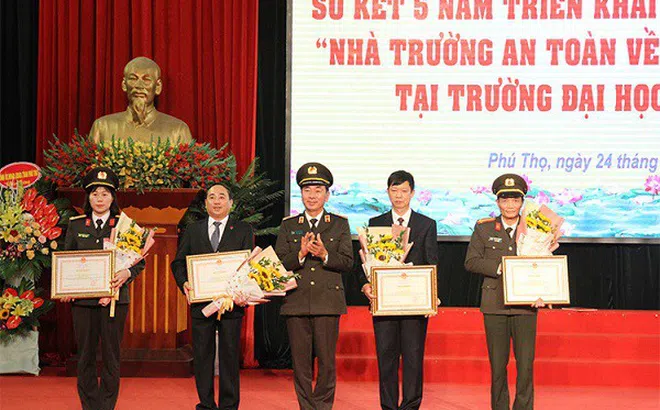 Phú Thọ: Sơ kết 5 năm thực hiện mô hình “Nhà trường an toàn về an ninh, trật tự”