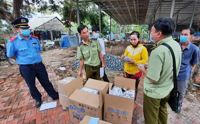 An Giang: Tạm giữ 7.500 chiếc khẩu trang và nhiều mỹ phẩm không rõ nguồn gốc xuất xứ