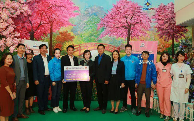EVNNPC khánh thành và trao tặng “Sân chơi thiếu nhi - Gửi gắm yêu thương” cho Bệnh viện Đa khoa tỉnh Yên Bái