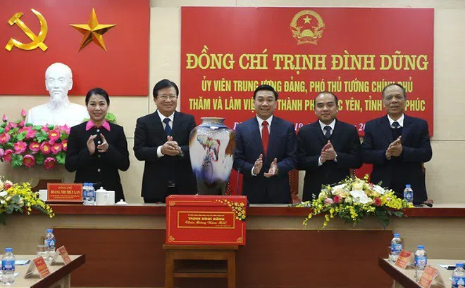 Phó Thủ tướng Chính phủ Trịnh Đình Dũng thăm và làm việc tại thành phố Phúc Yên
