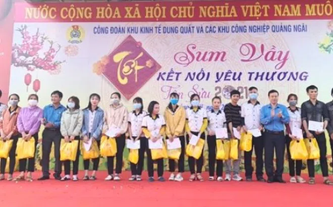 Quảng Ngãi: Trao gần 400 suất quà Tết cho công nhân, người lao động khó khăn