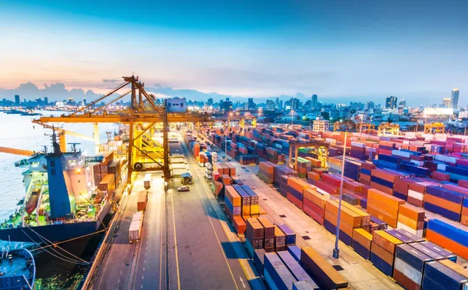 World Bank: Nhập khẩu từ Trung Quốc tăng gấp đôi, Việt Nam xuất hiện thâm hụt thương mại lần đầu trong 10 tháng