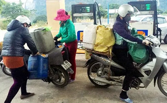 Bộ Công Thương: Xăng dầu đảm bảo đủ, người dân không nên tích trữ