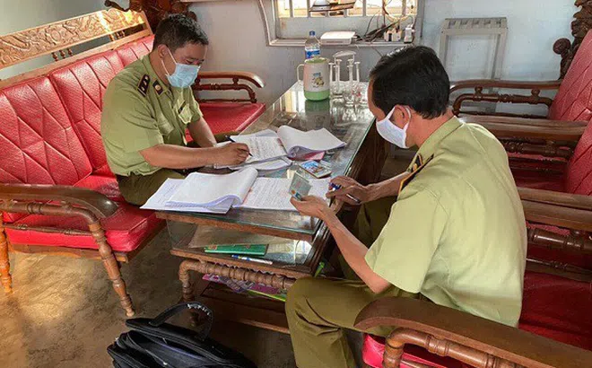 Bán khẩu trang cao gấp 8 lần, bị phạt gần 40 triệu đồng