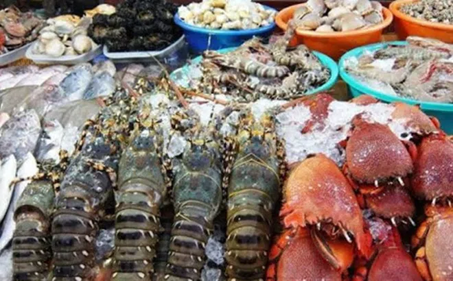 Giá cả thị trường 15/4: Siêu thị chuyển sang khuyến mãi thủy hải sản