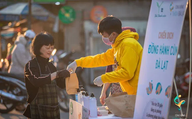 Covid-19: Chọn cách sống an nhiên vượt bão