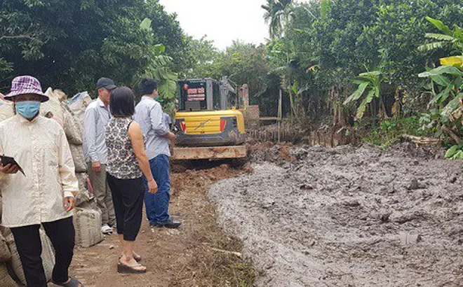 Hải Dương: Người dân không đồng thuận xây dựng cột điện 35KV dưới mương tưới tiêu