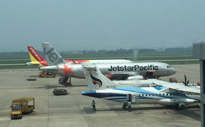 Cục hàng không lại "tuýt còi" các hãng bay vì tiếp tục ồ ạt bán vé cho khách, yêu cầu hoàn tiền các chuyến bay bị hủy