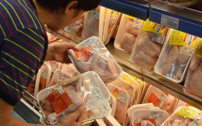 Giá cả thị trường 6/5: Siêu thị đẩy mạnh bán thịt gà, hải sản nhập khẩu